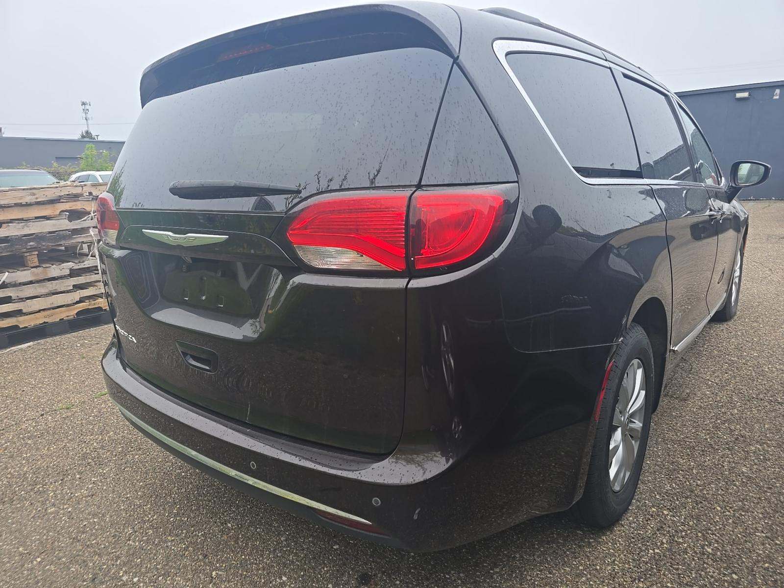 CHRYSLER PACIFICA - 3