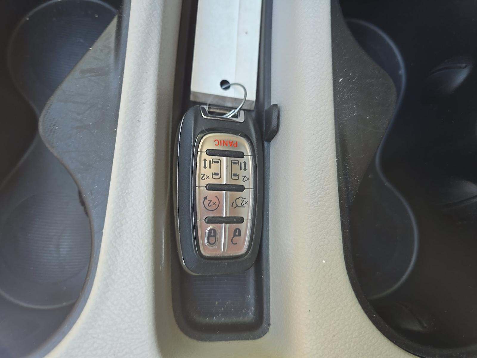 CHRYSLER VOYAGER - 8