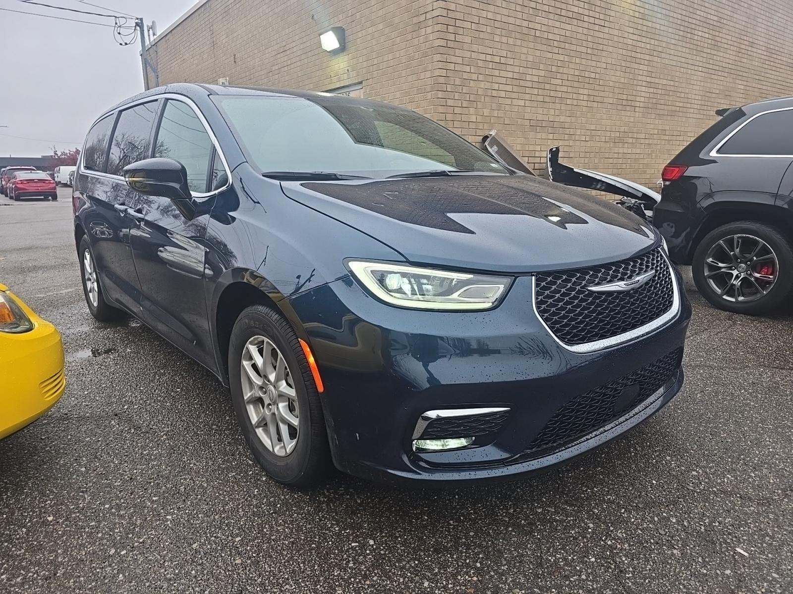 2025 Chrysler Pacifica Select FWD