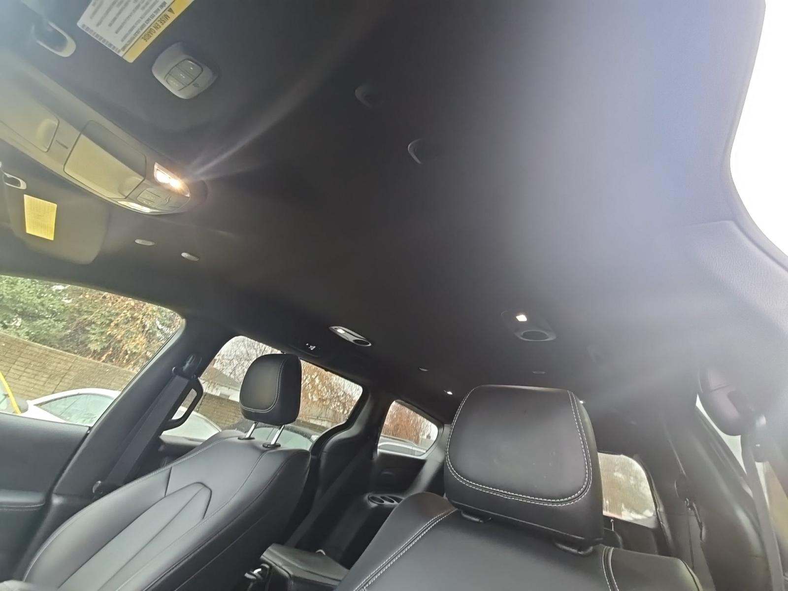 2025 Chrysler Pacifica Select FWD