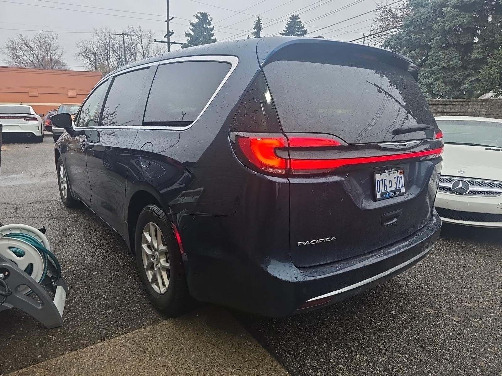 2025 Chrysler Pacifica Select FWD