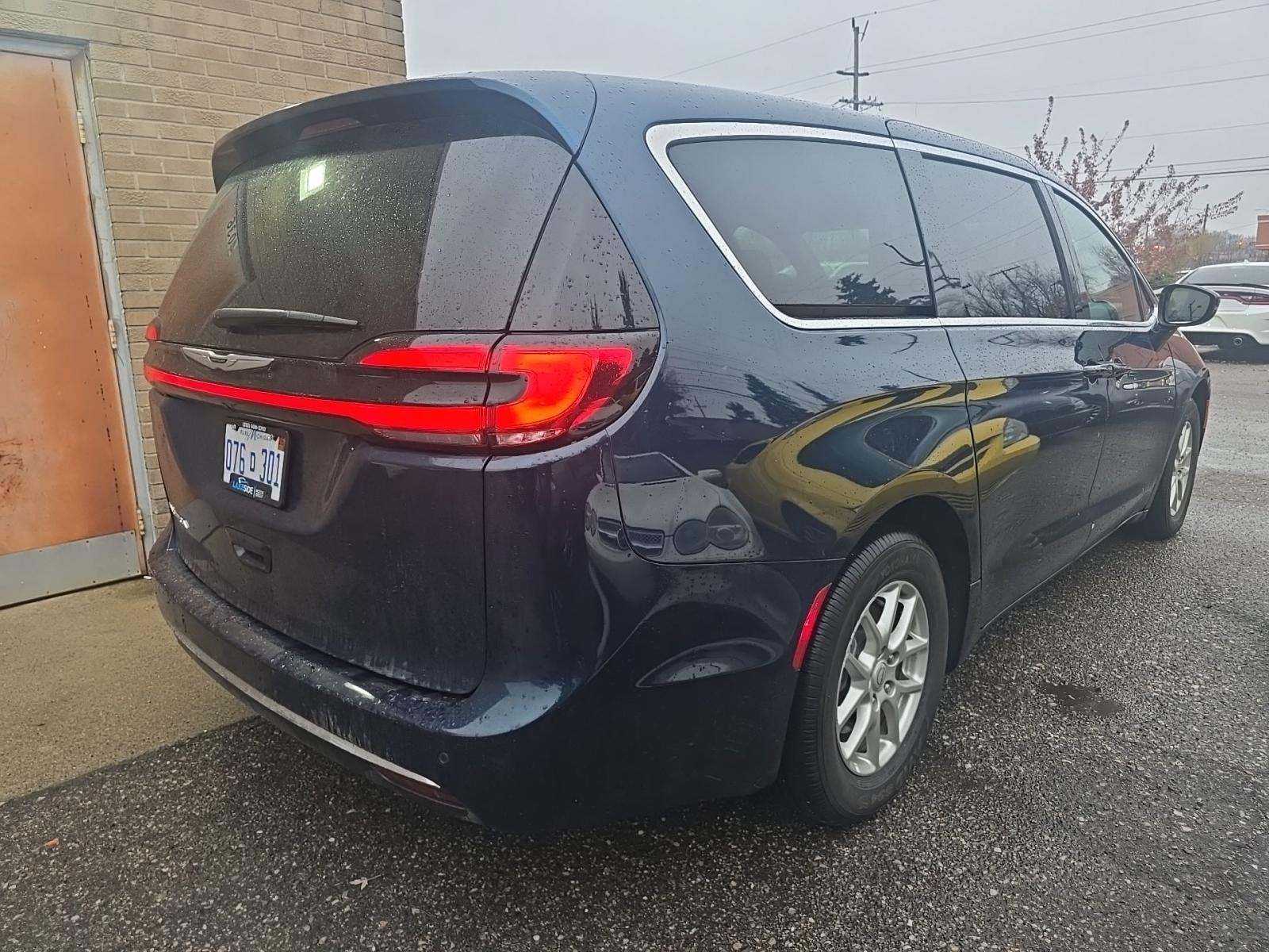 2025 Chrysler Pacifica Select FWD