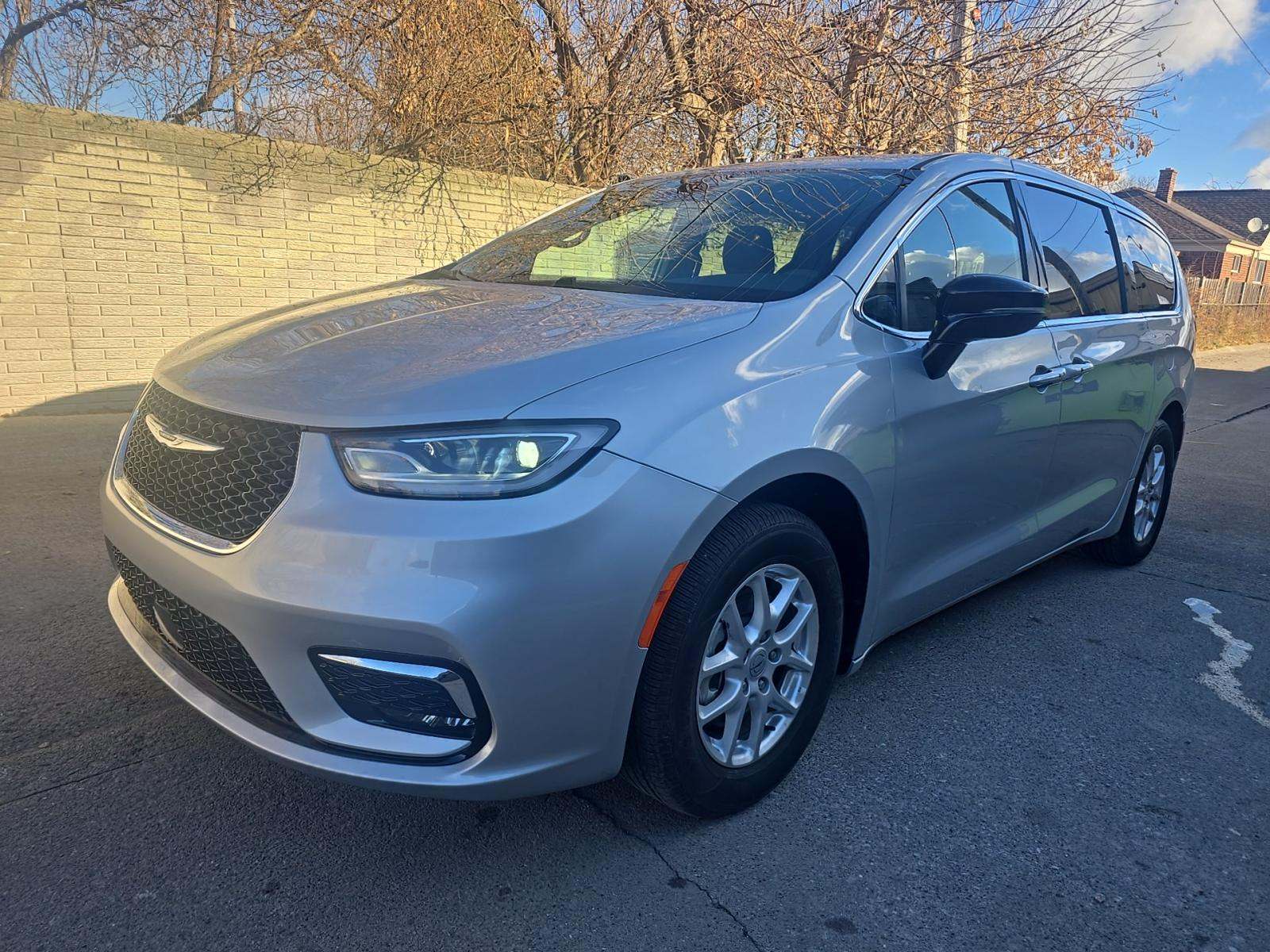 2024 Chrysler Pacifica Touring FWD