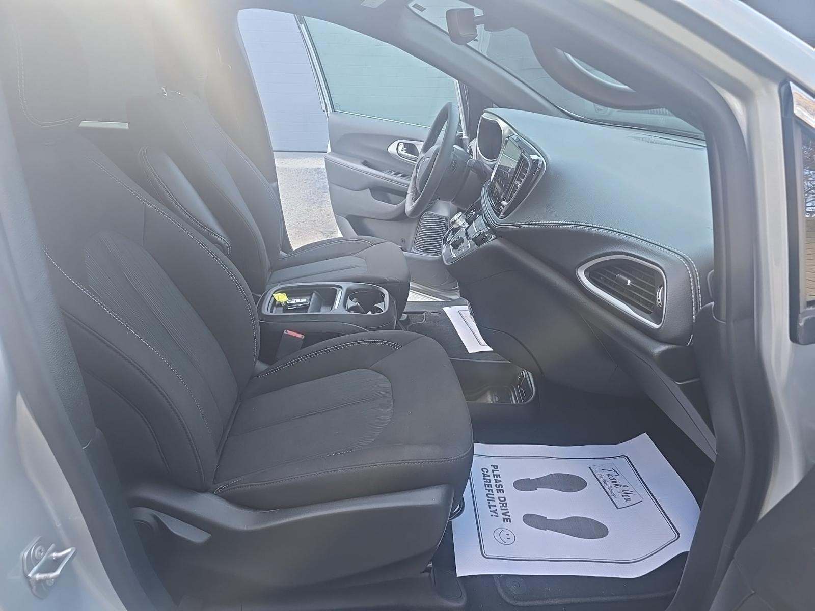 2024 Chrysler Pacifica Touring FWD