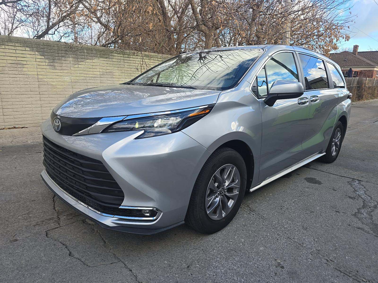 2024 Toyota Sienna XLE FWD