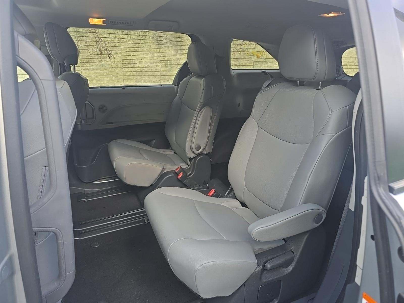 2024 Toyota Sienna XLE FWD