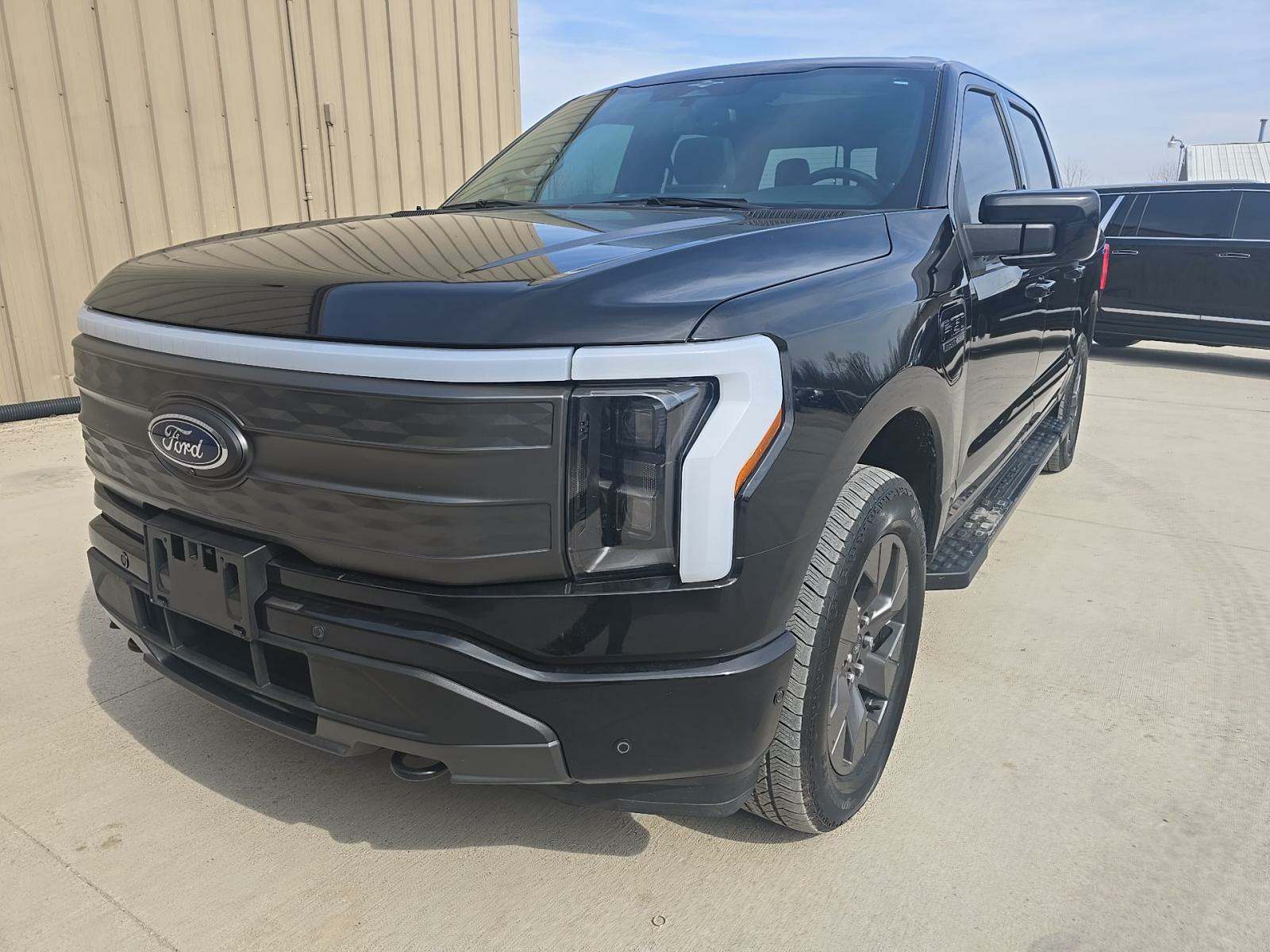 2023 Ford F-150 Lightning LARIAT AWD