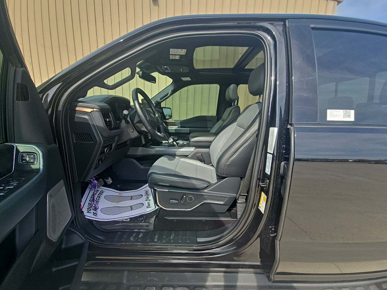 2023 Ford F-150 Lightning LARIAT AWD