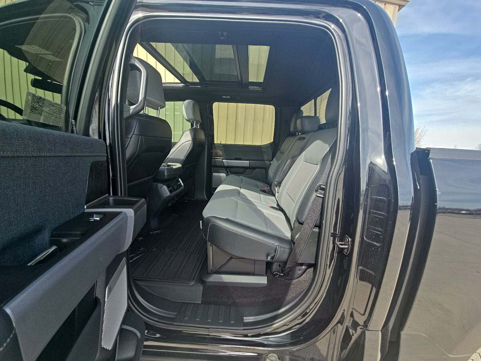 2023 Ford F-150 Lightning LARIAT AWD