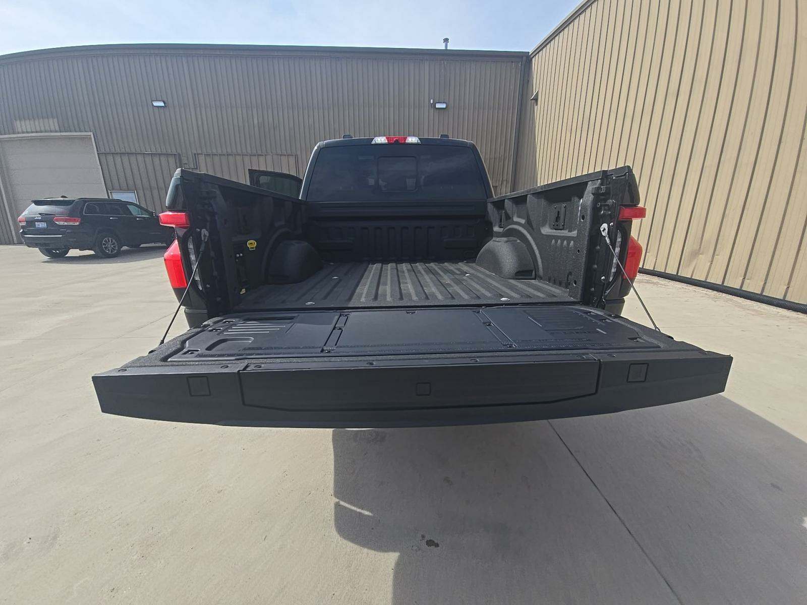 2023 Ford F-150 Lightning LARIAT AWD