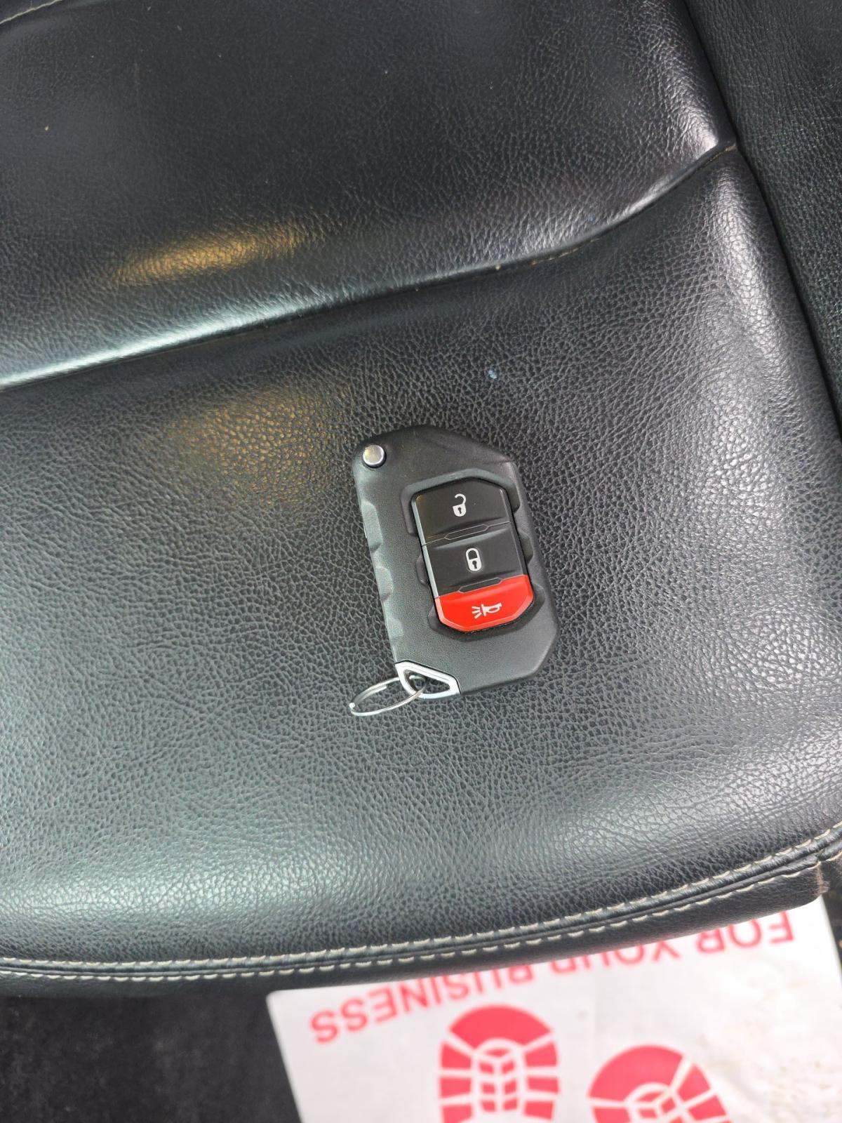 JEEP UNLIMITED 4XE SAHARA - 4