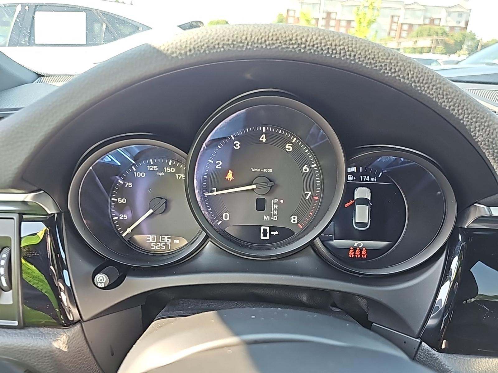 2023 Porsche Macan Base AWD