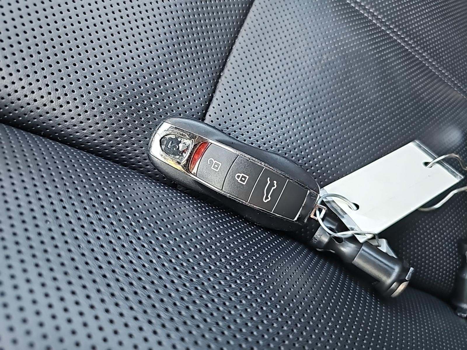 2023 Porsche Macan Base AWD