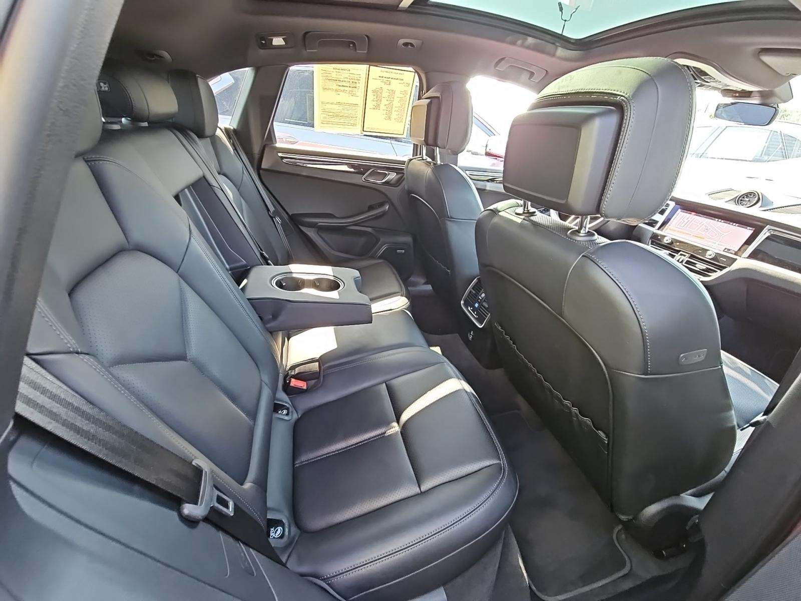 2023 Porsche Macan Base AWD