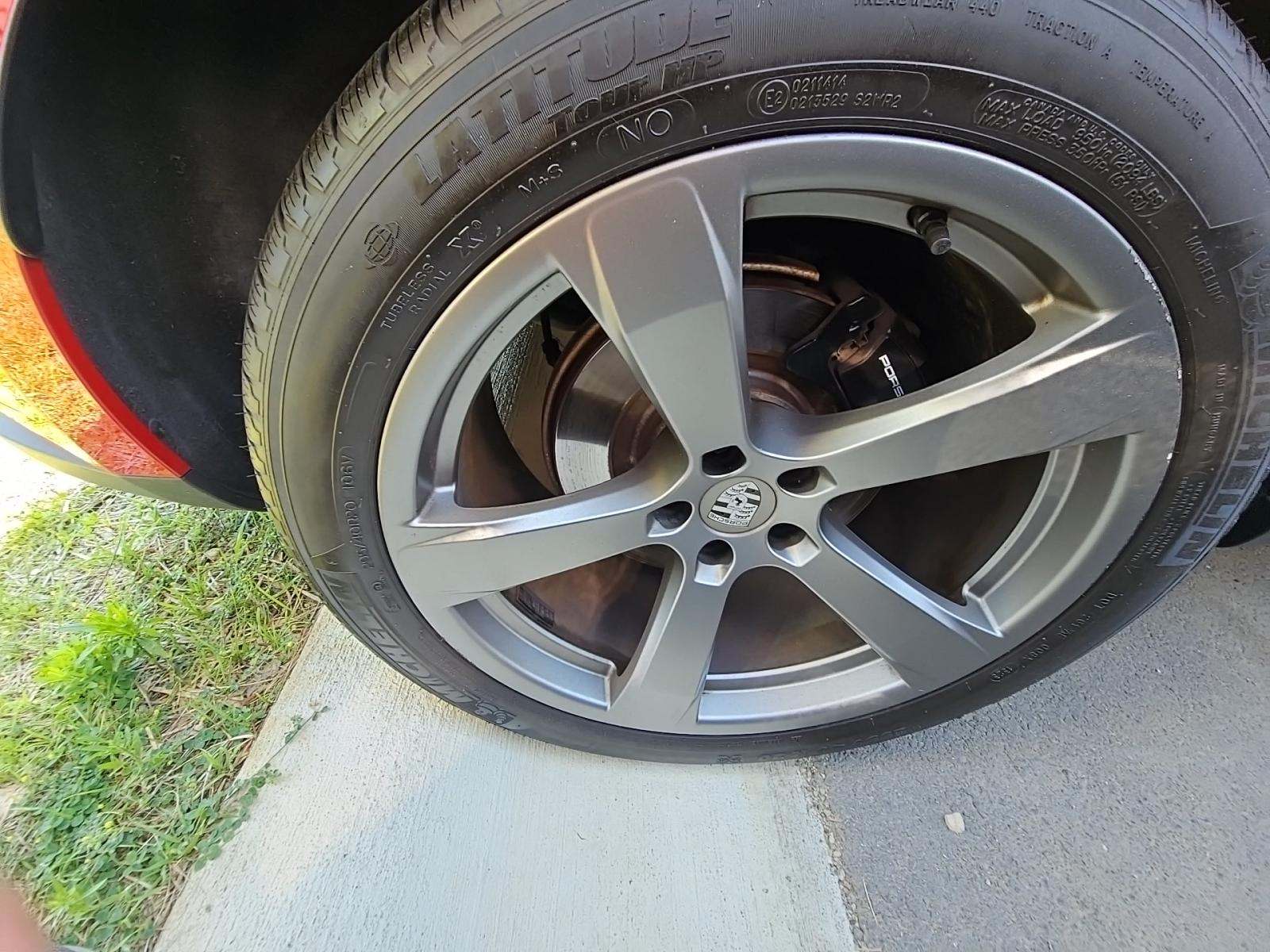 2023 Porsche Macan Base AWD