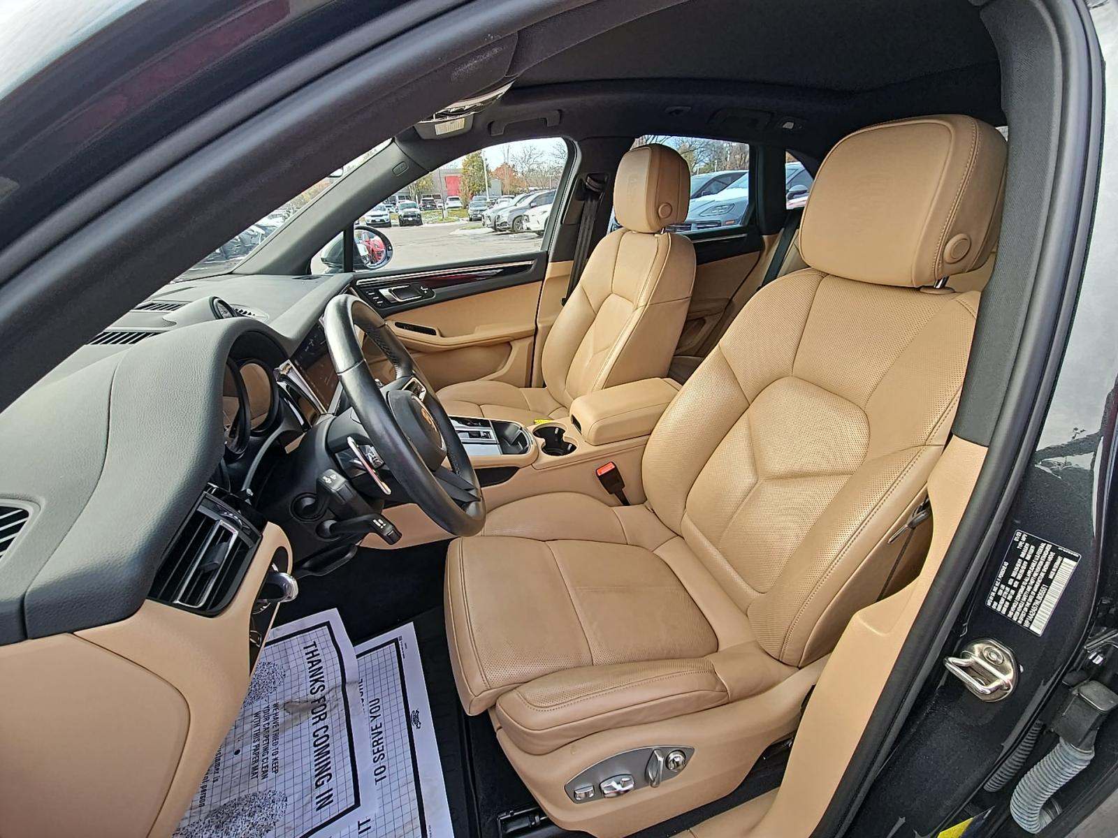 2022 Porsche Macan Base AWD