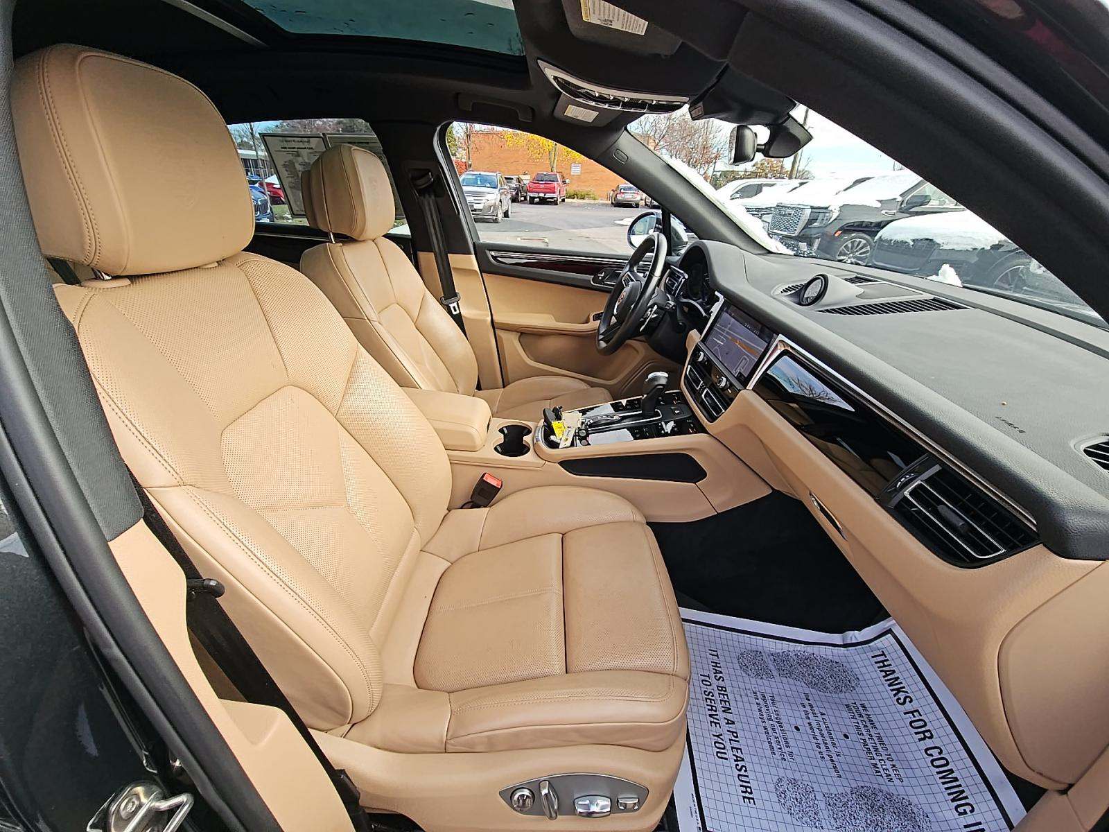 2022 Porsche Macan Base AWD