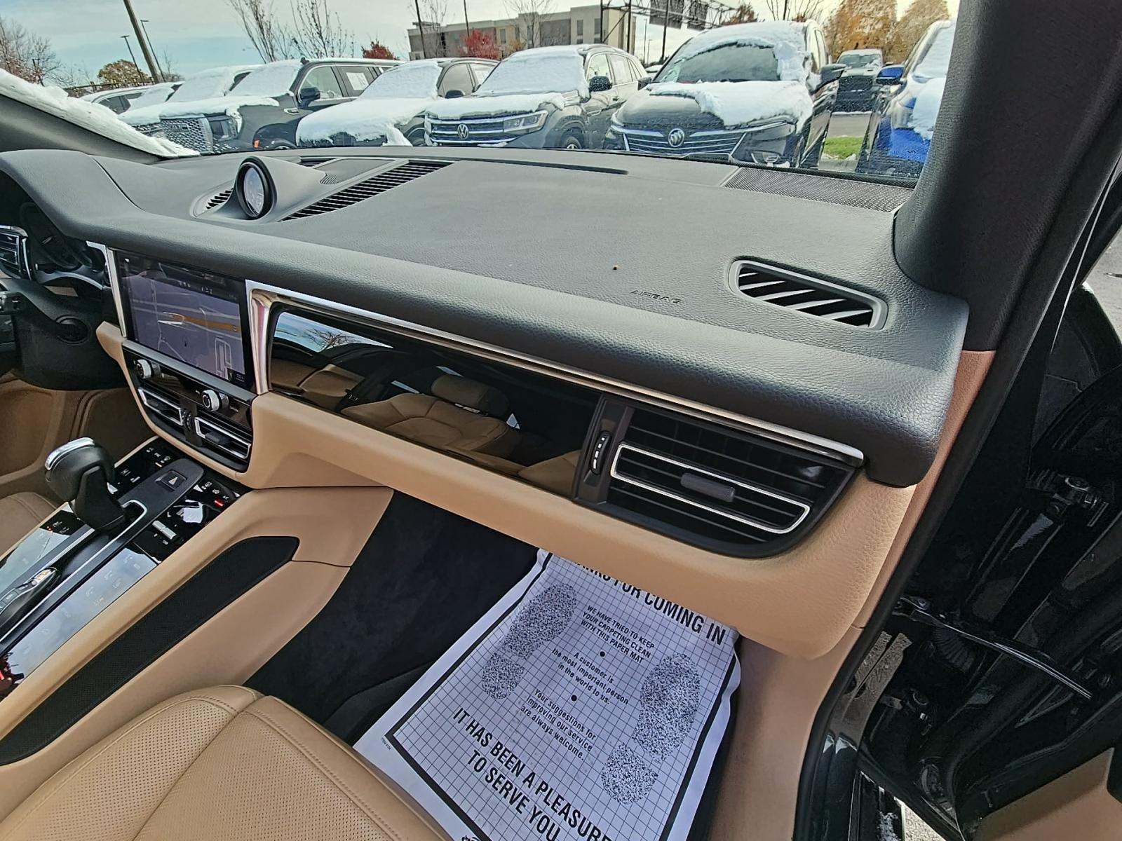 2022 Porsche Macan Base AWD