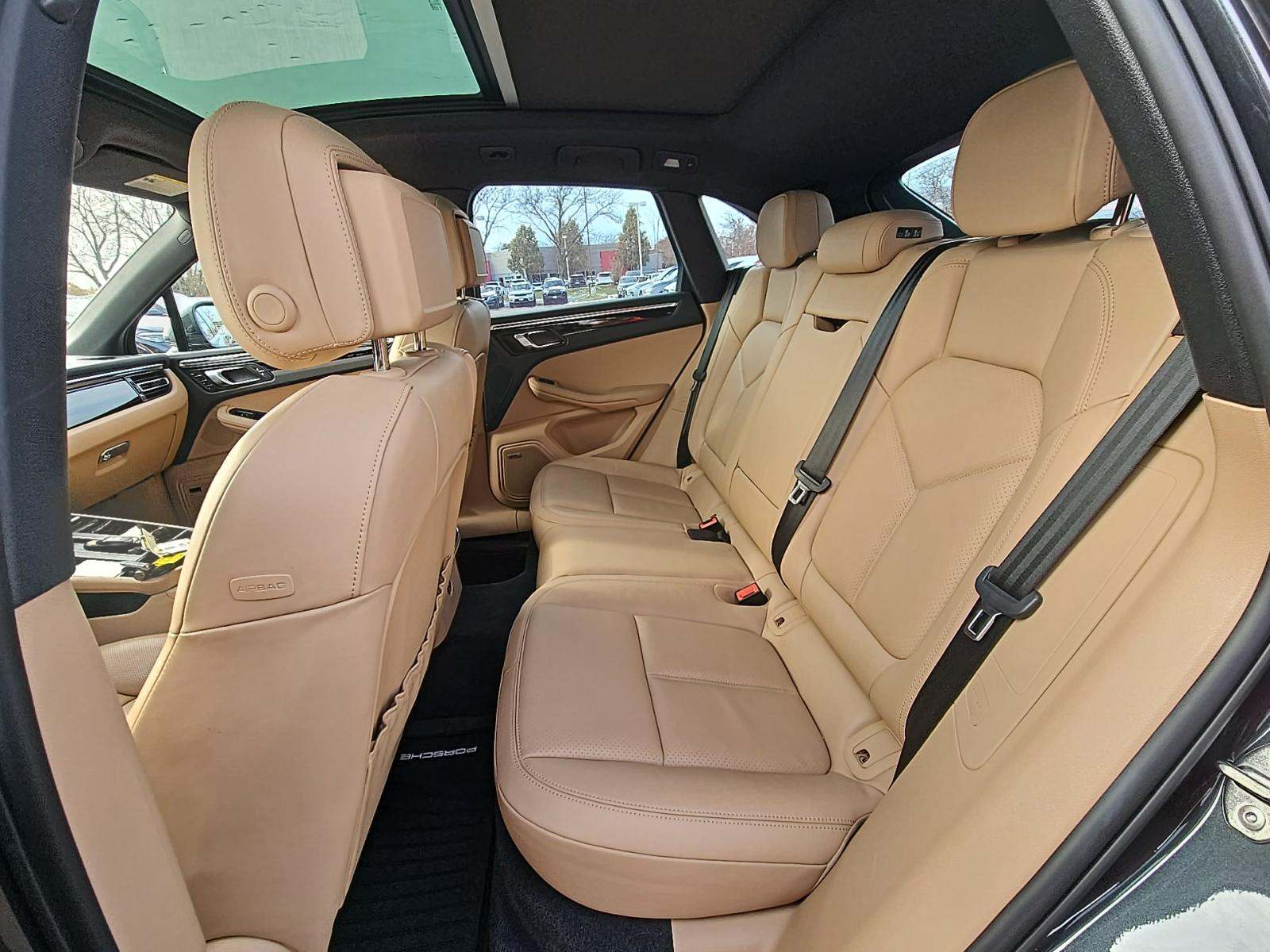 2022 Porsche Macan Base AWD