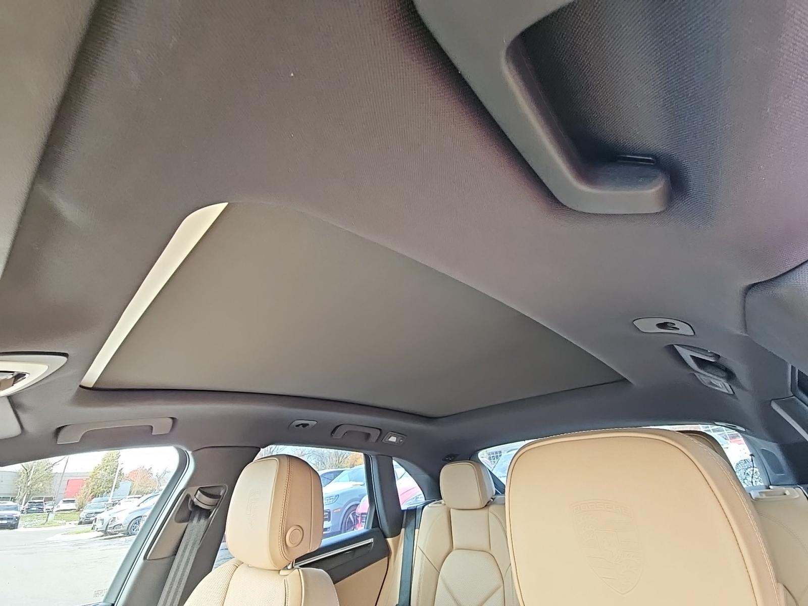 2022 Porsche Macan Base AWD