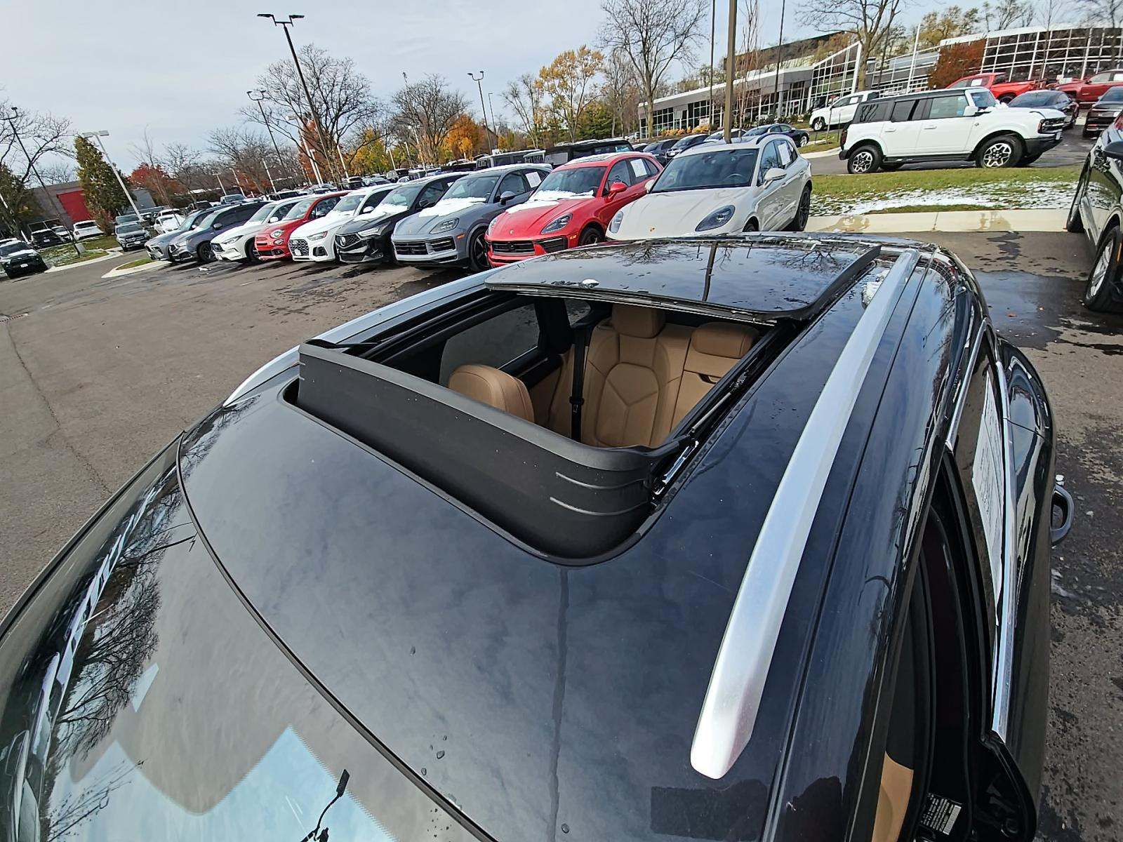 2022 Porsche Macan Base AWD