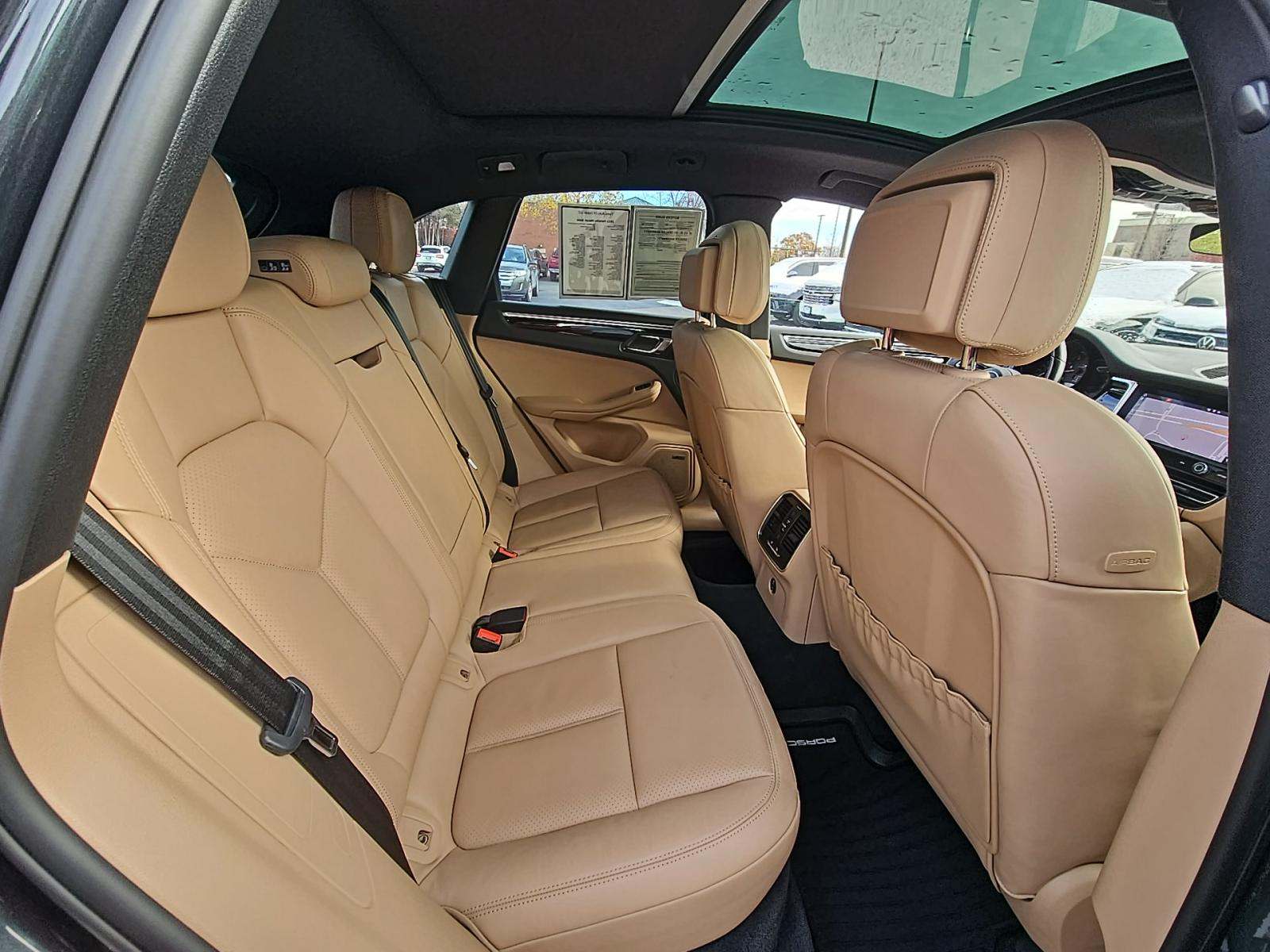 2022 Porsche Macan Base AWD