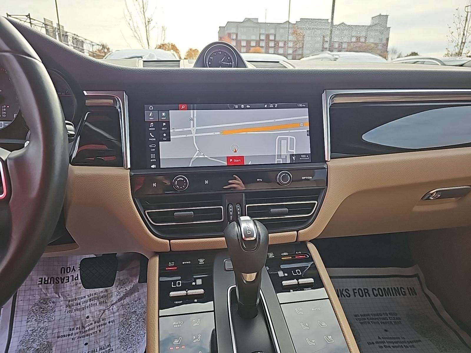 2022 Porsche Macan Base AWD