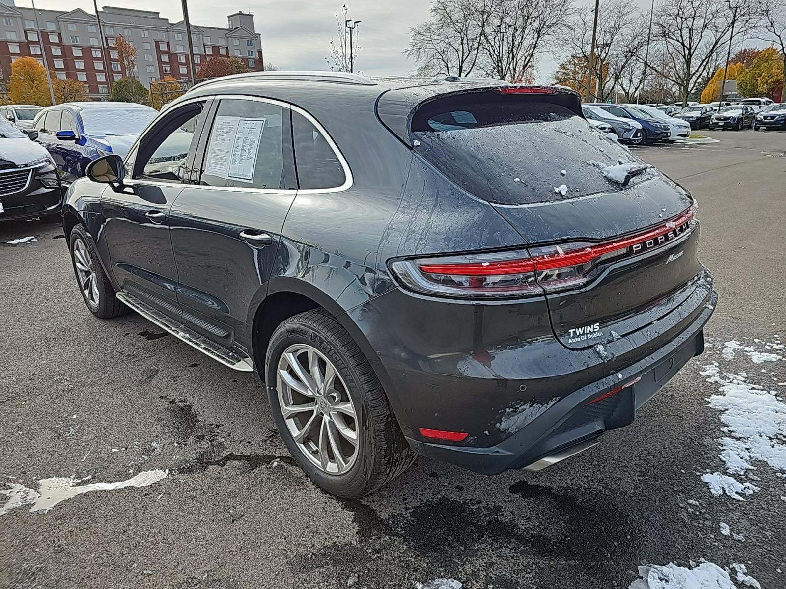 2022 Porsche Macan Base AWD