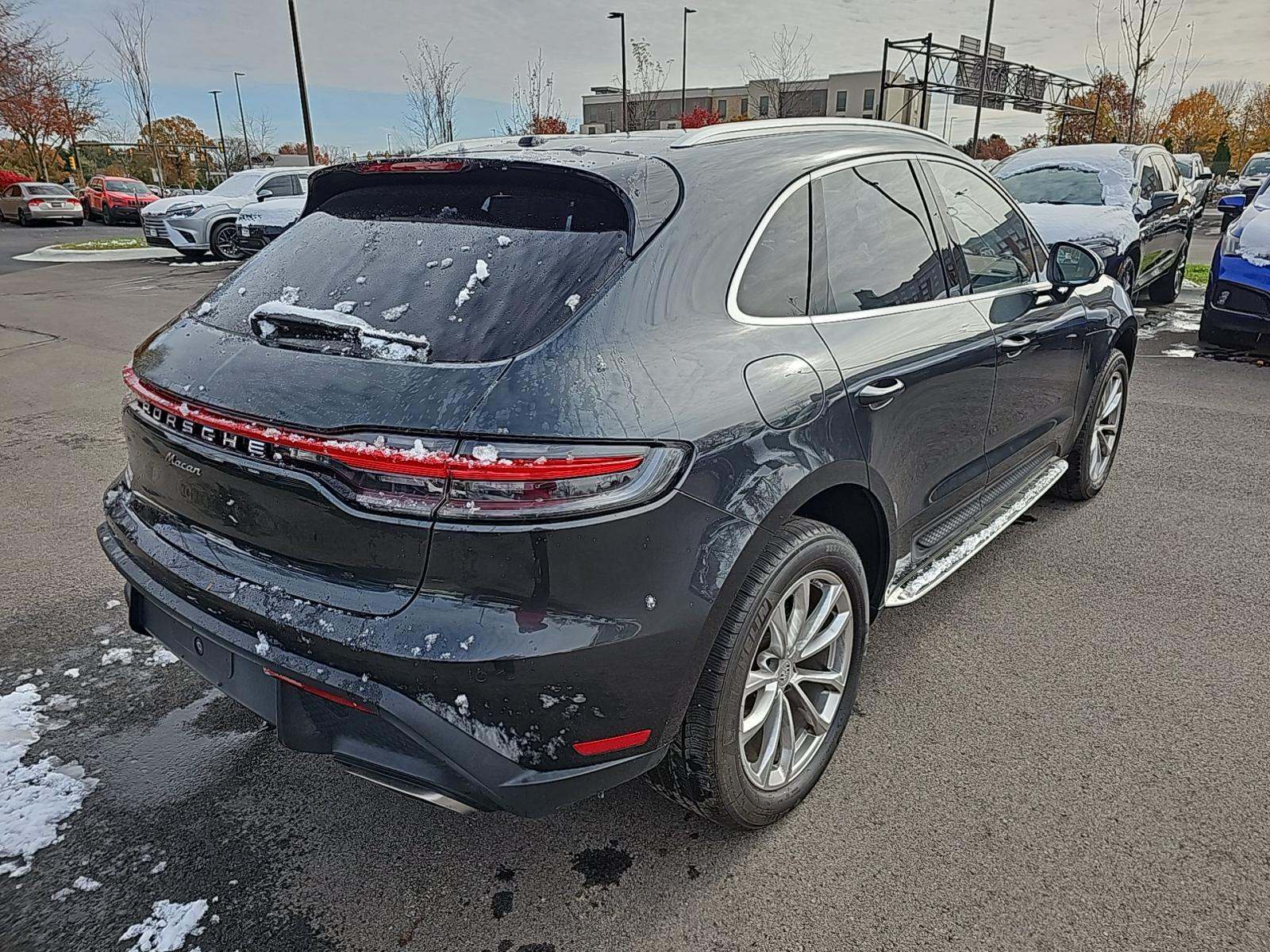 2022 Porsche Macan Base AWD