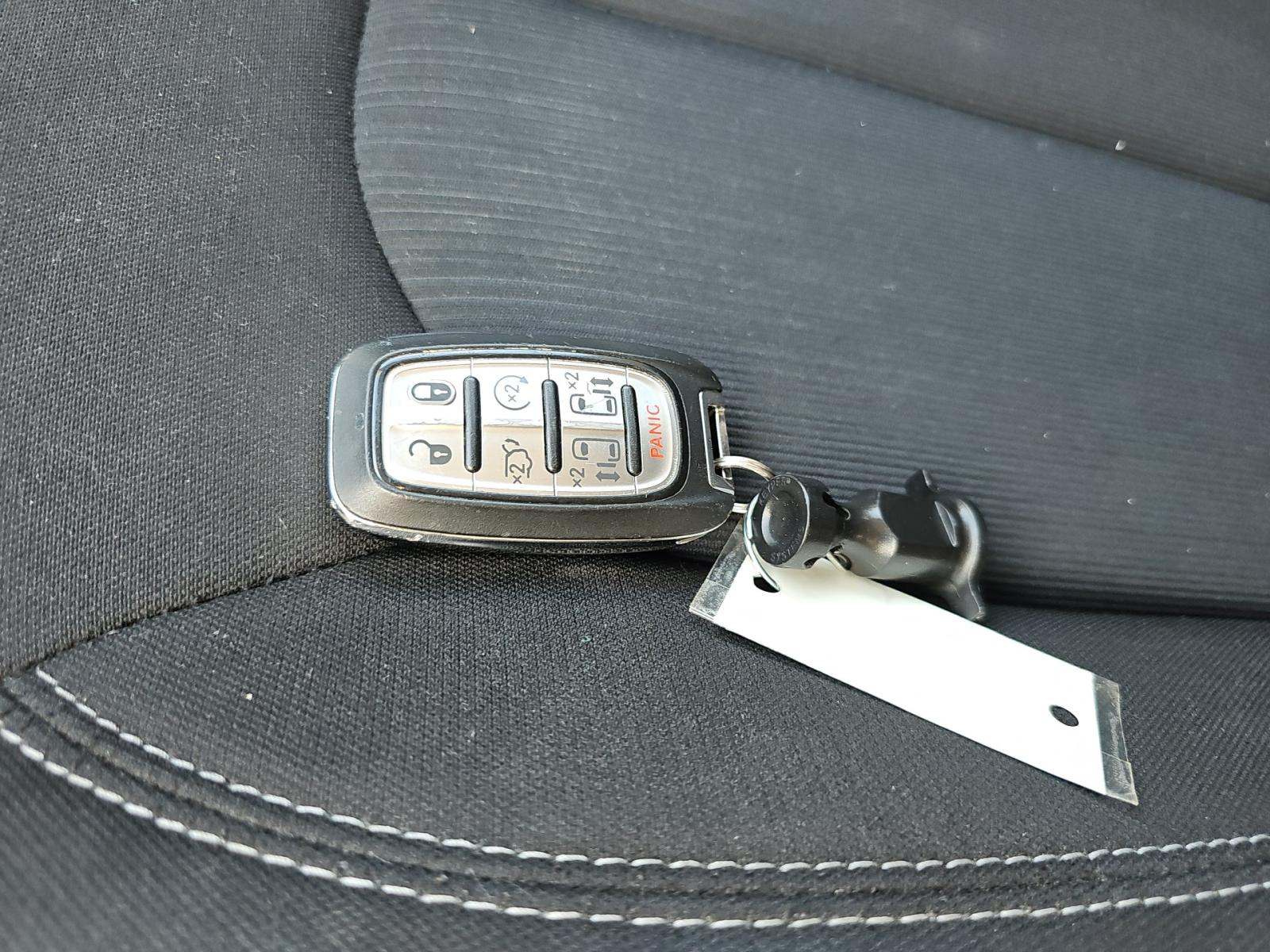 CHRYSLER VOYAGER - 8