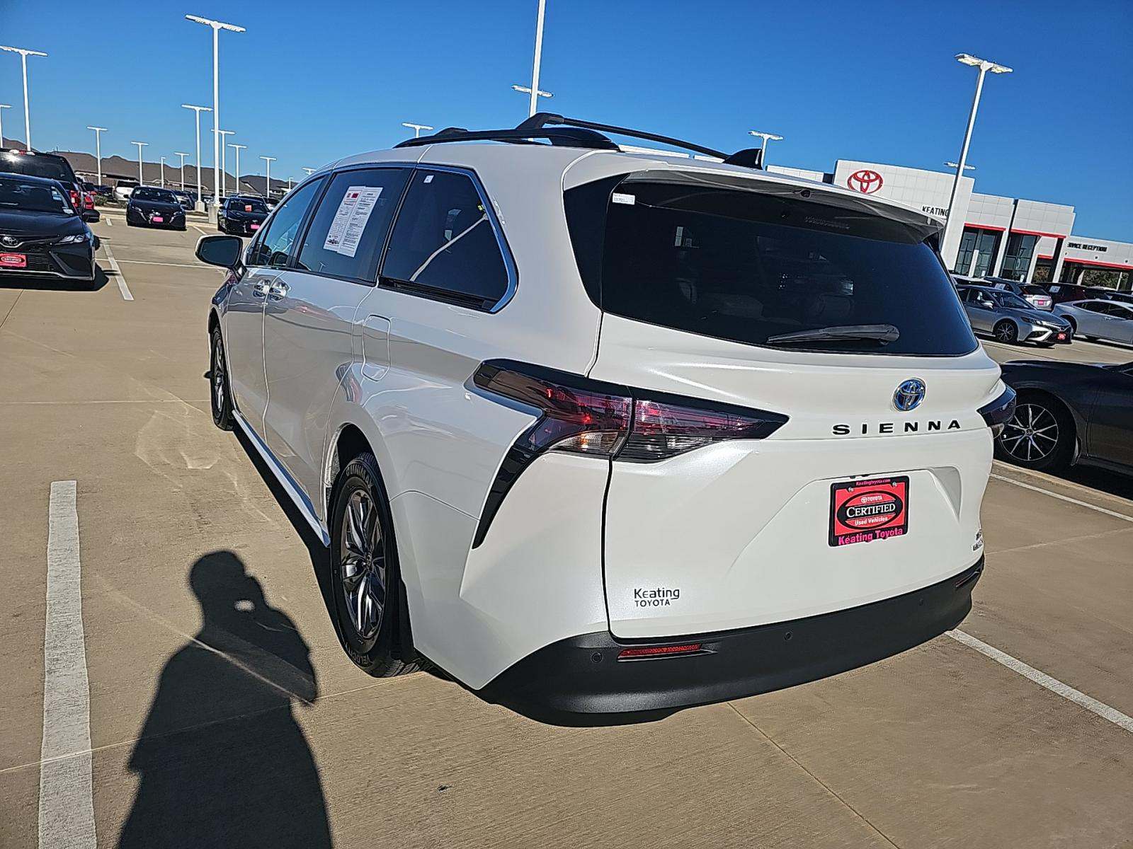 2024 Toyota Sienna XLE FWD