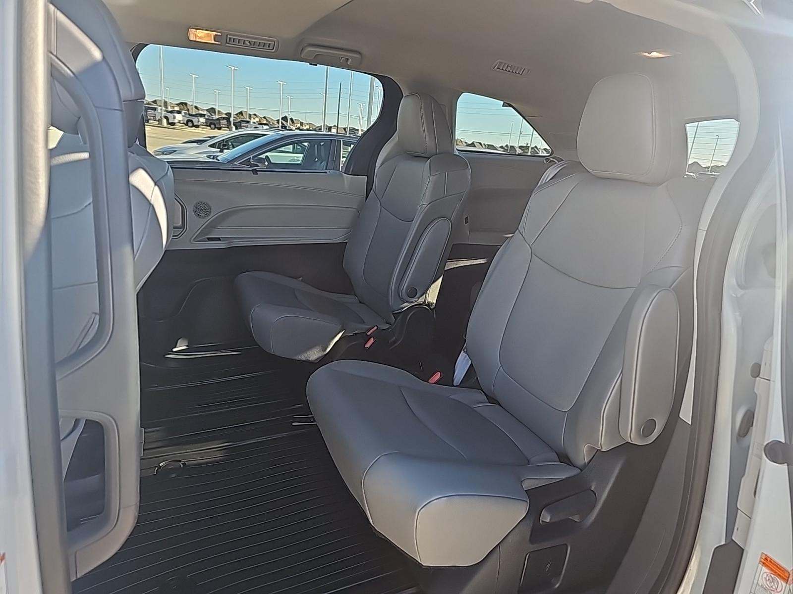 2024 Toyota Sienna XLE FWD