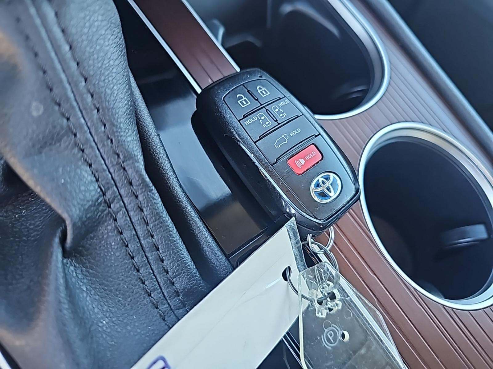 2024 Toyota Sienna XLE FWD