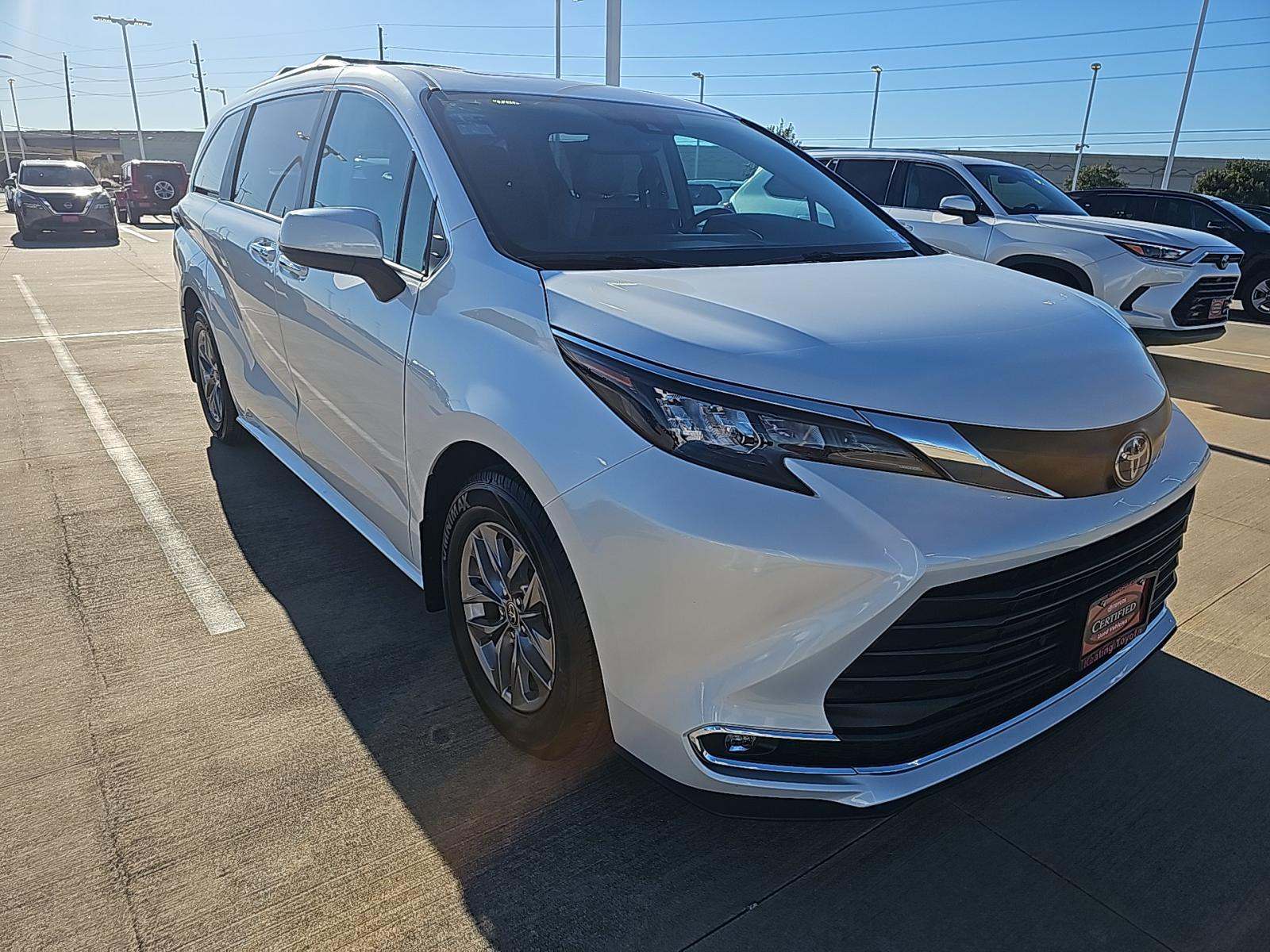 2024 Toyota Sienna XLE FWD