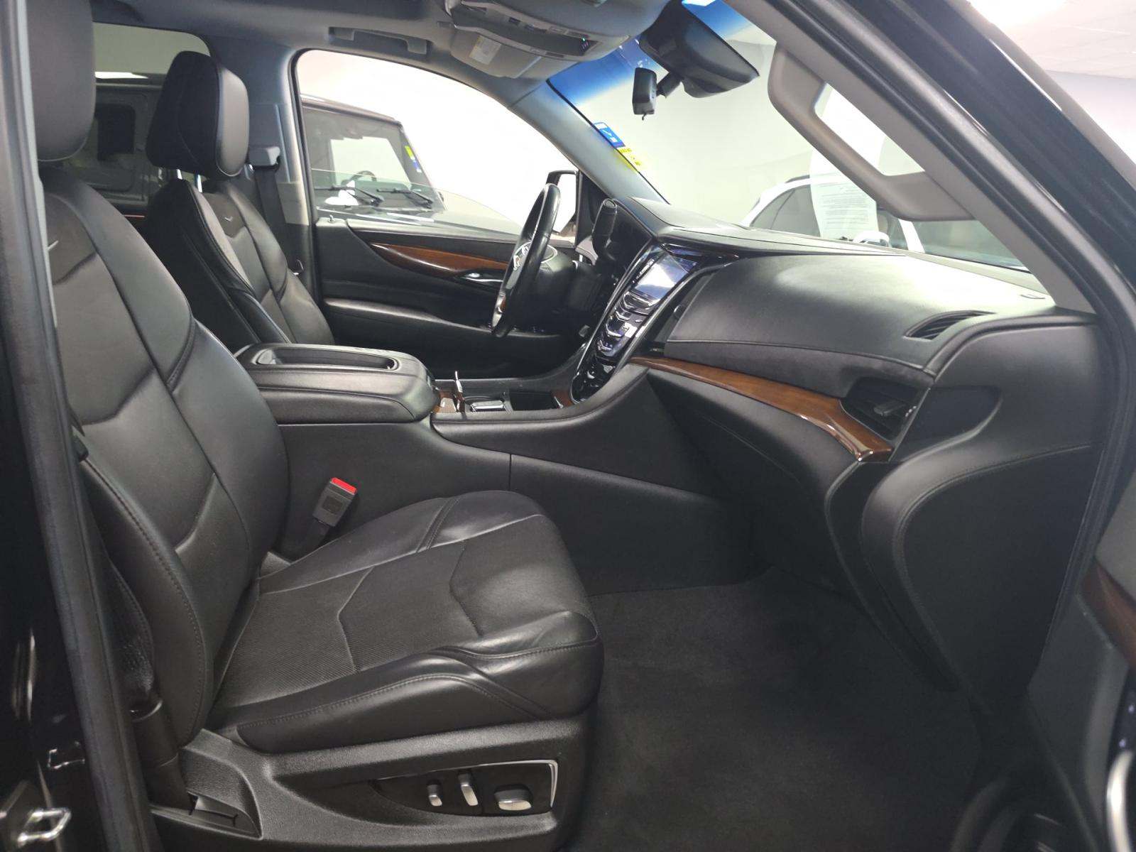2018 Cadillac Escalade Luxury AWD