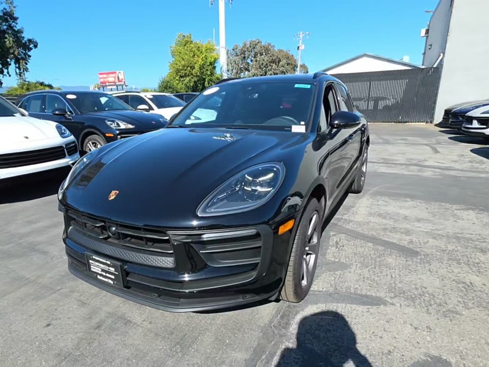 2026 Porsche Macan Base AWD