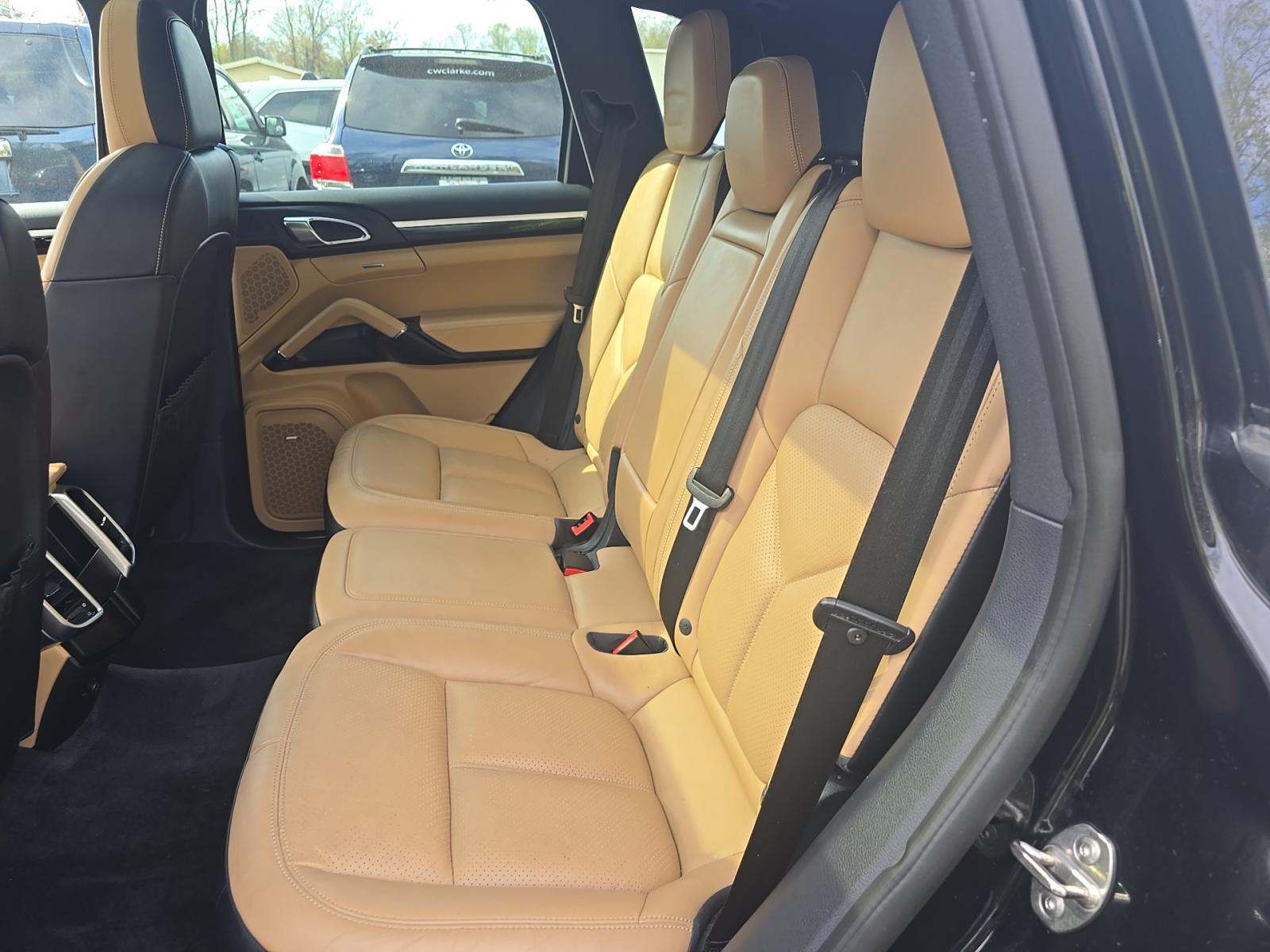PORSCHE CAYENNE - 9