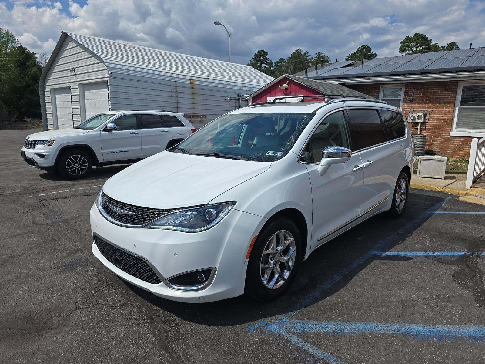 2017 Chrysler Pacifica Limited FWD