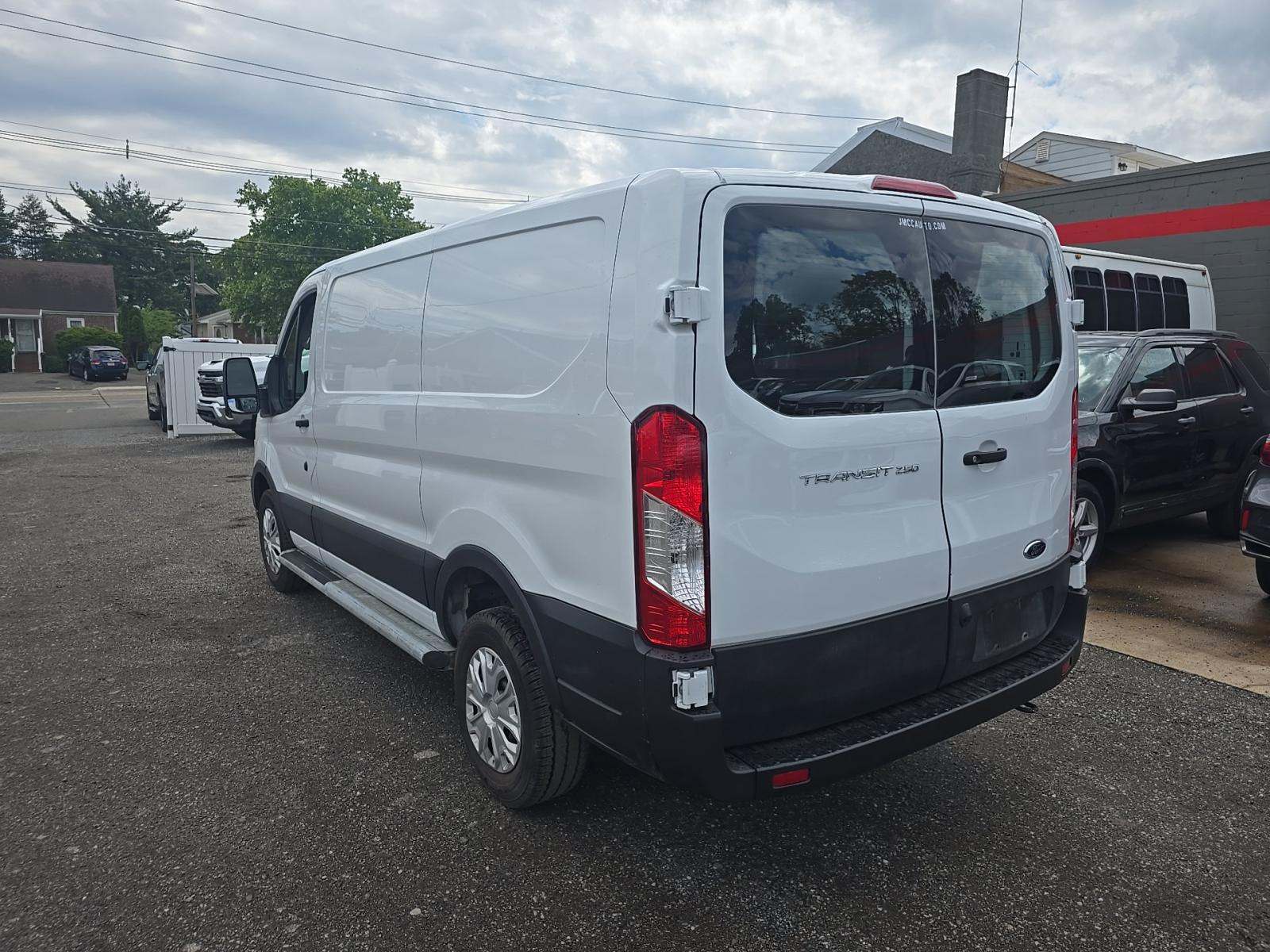 FORD TRANSIT 250 - 2