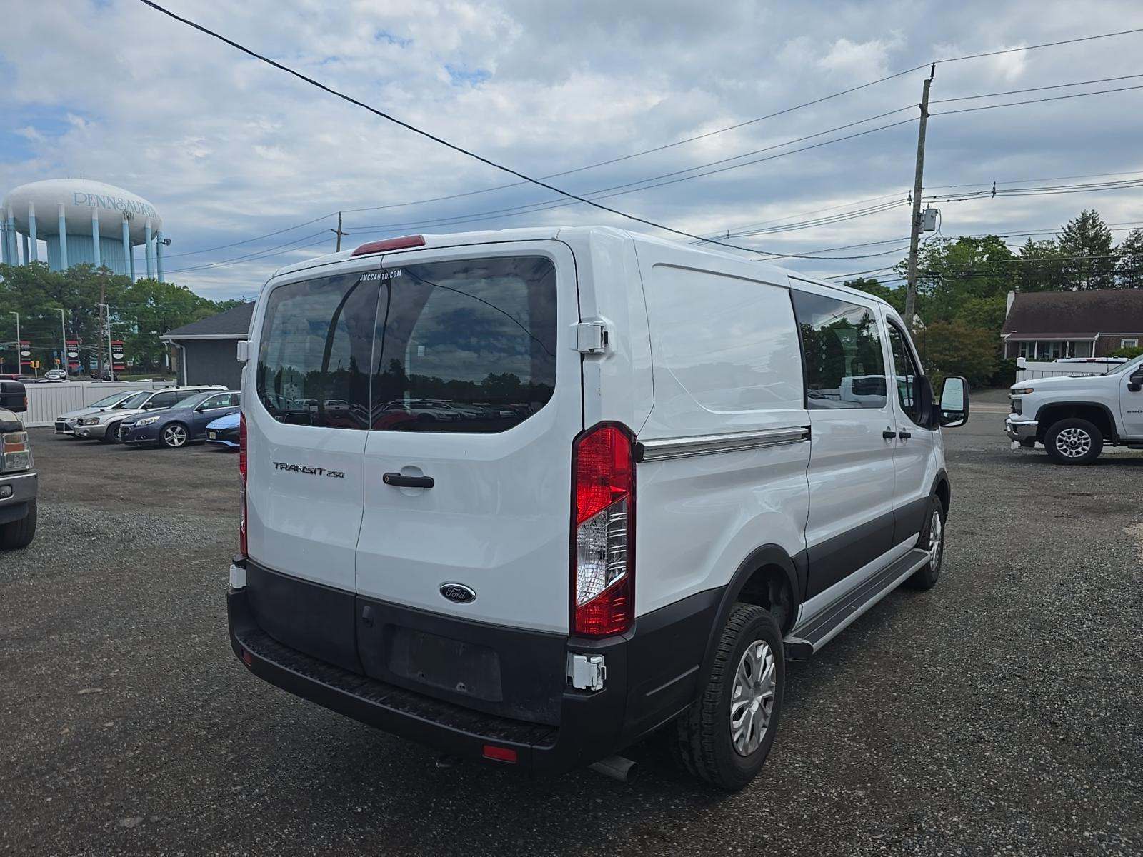 FORD TRANSIT 250 - 3