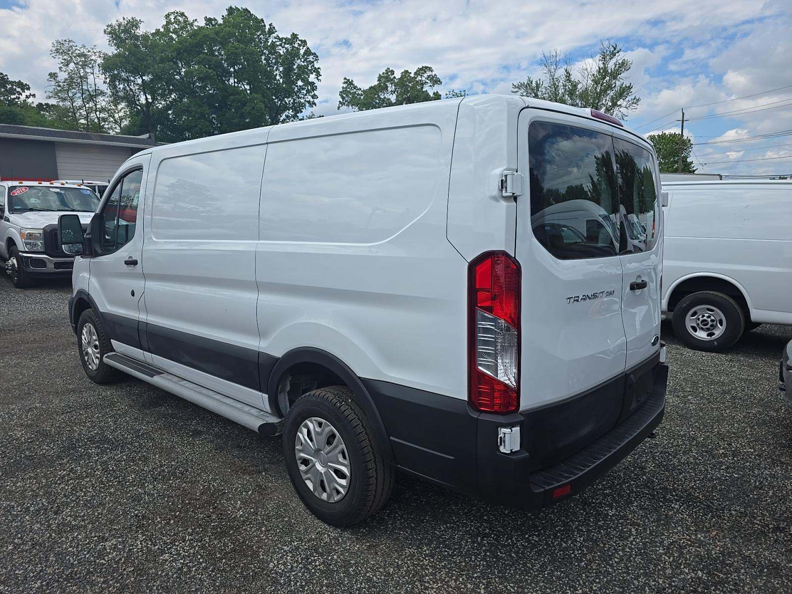 FORD TRANSIT 250 - 2
