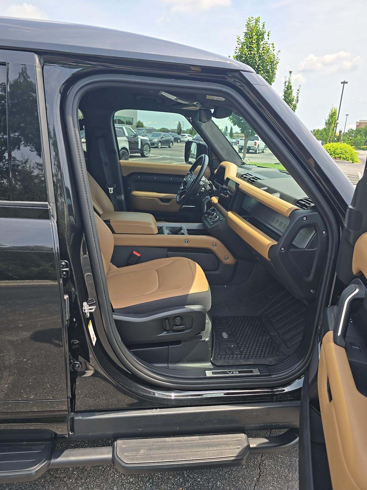 2025 Land Rover Defender 110 V8 AWD