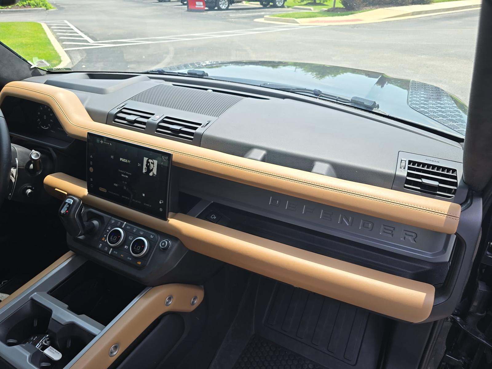 2025 Land Rover Defender 110 V8 AWD