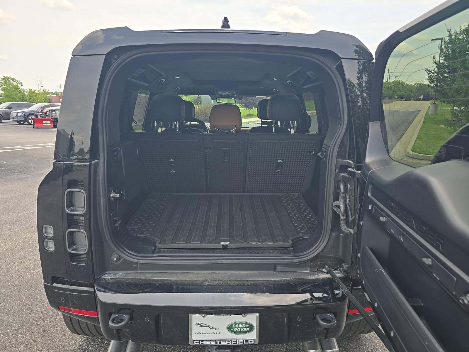 2025 Land Rover Defender 110 V8 AWD