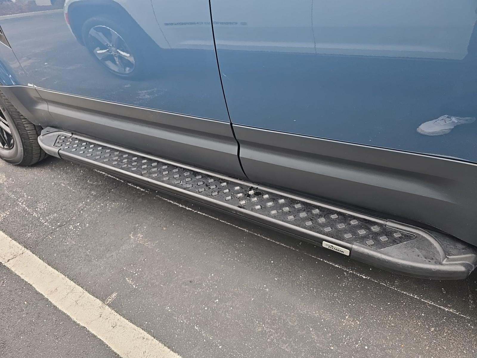 2023 Land Rover Defender 110 30th Anniversary Edition AWD