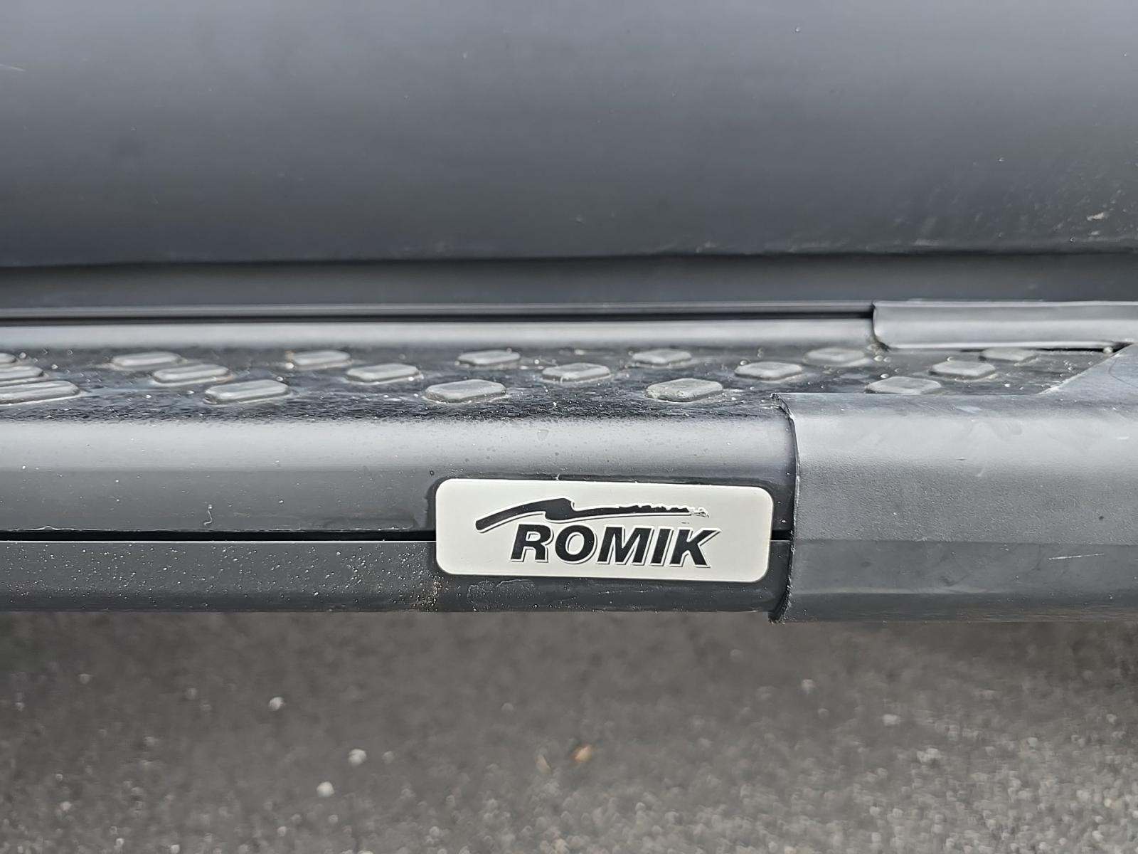 2023 Land Rover Defender 110 30th Anniversary Edition AWD