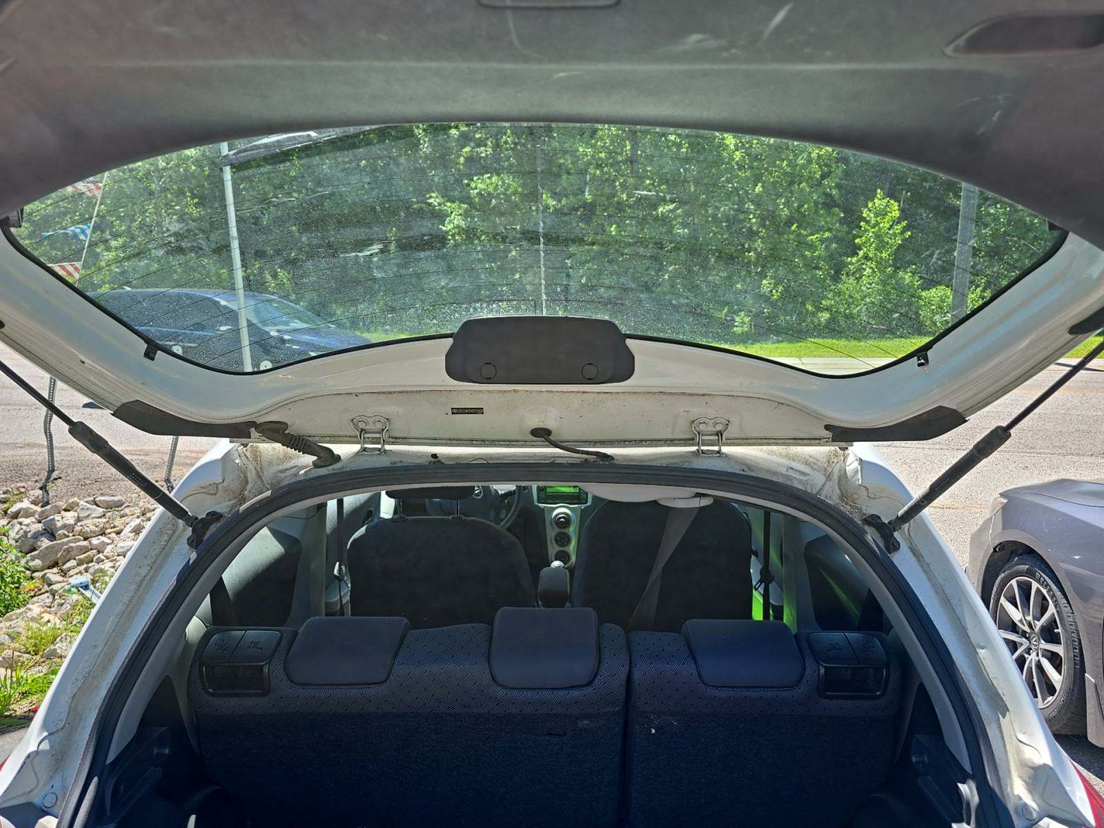 2010 Toyota Yaris Base FWD