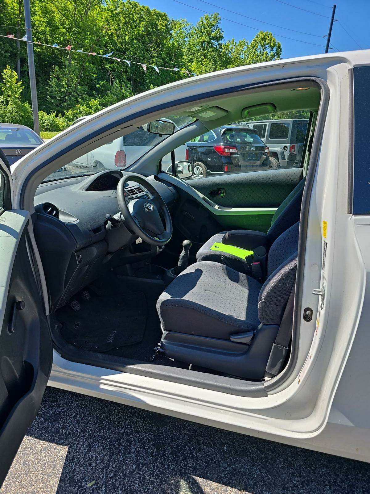 2010 Toyota Yaris Base FWD