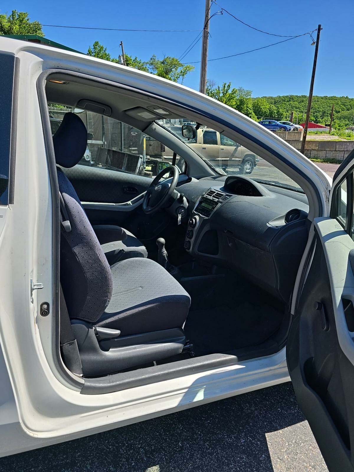 2010 Toyota Yaris Base FWD