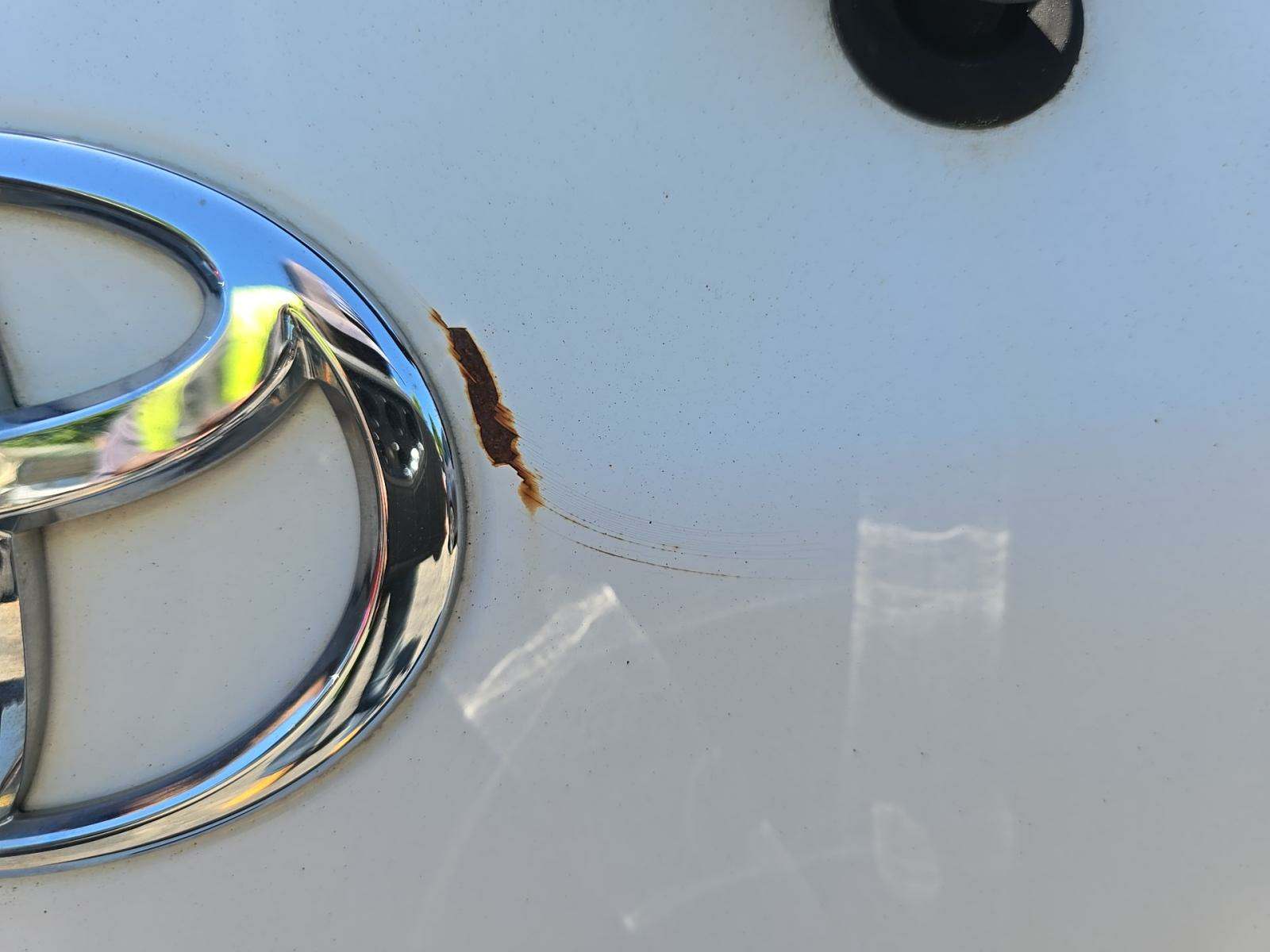 2010 Toyota Yaris Base FWD